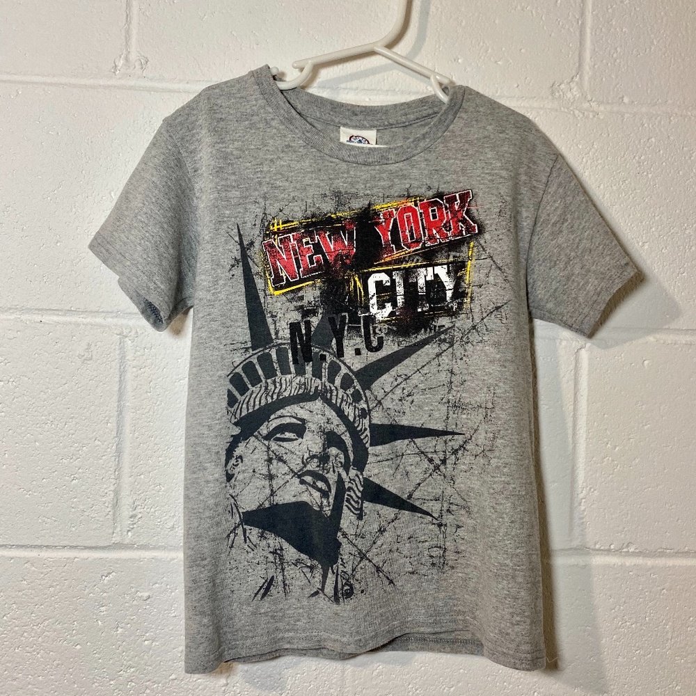 New York City Statue of Liberty Short Sleeve Gray Graphic T-shirt